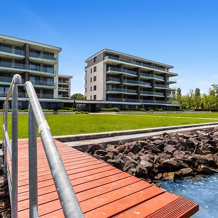 Lake Side Luxury Steps To The Lake Lela - Happy Rentals Balatonlelle Εξωτερικό φωτογραφία